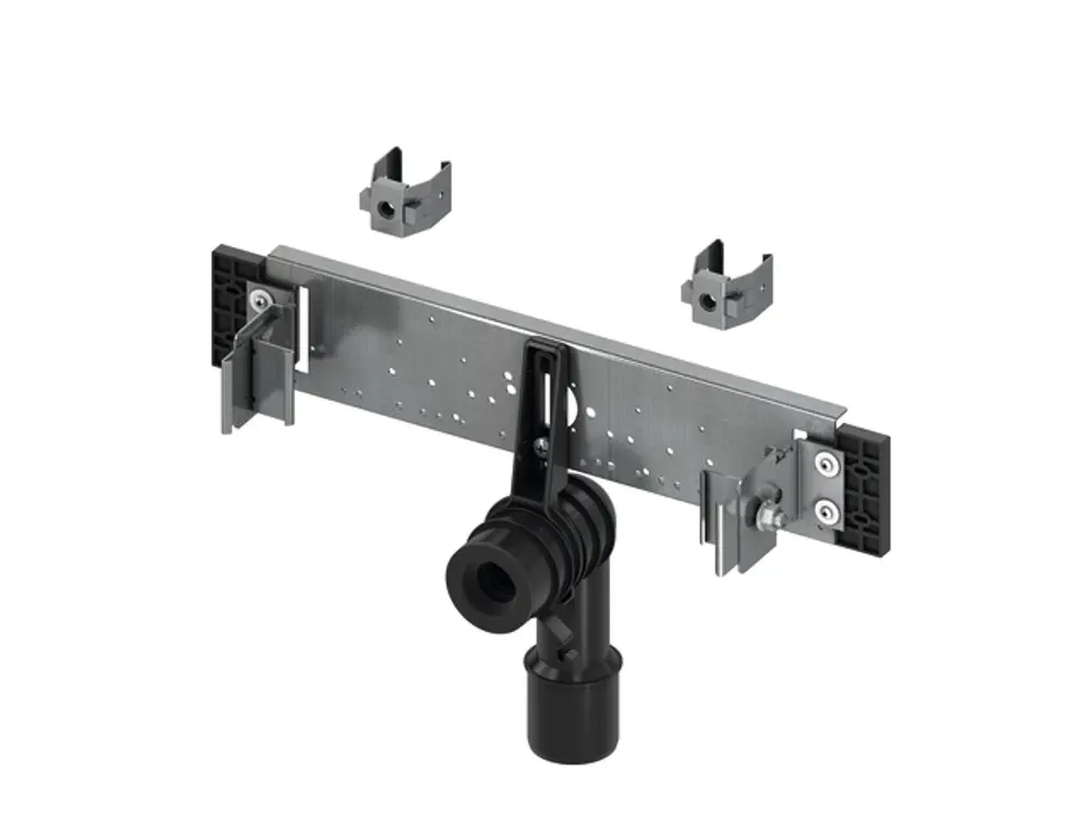 TECE Anschlusseinheit mit montierter Halterung, integrierter Verbindung, zwei Halteclips und einem grauen Metallträger zur Installation.